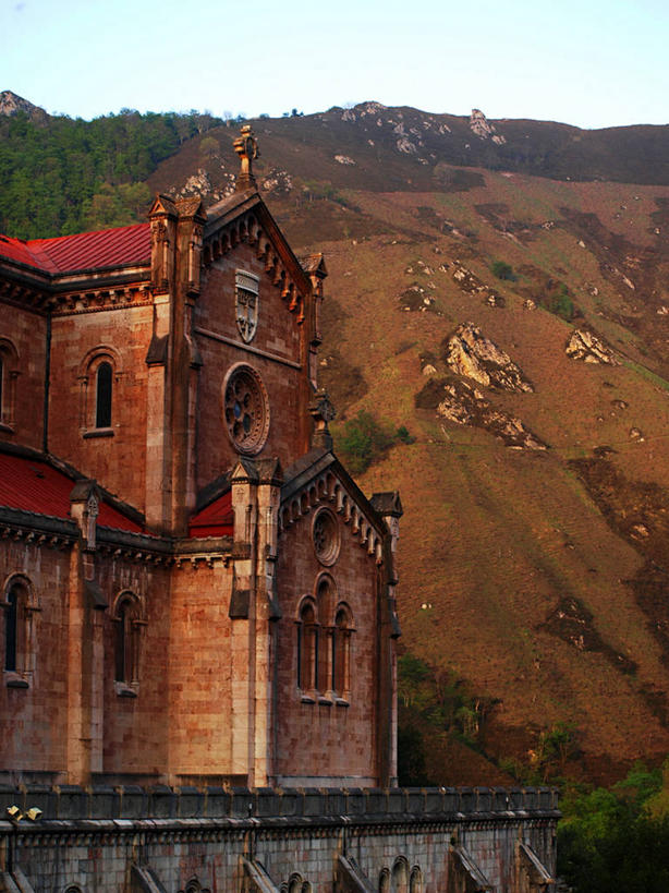 无人,竖图,室外,白天,山,建筑,西班牙,塔,天空,摄影,基督教,阿斯图里亚斯,彩图