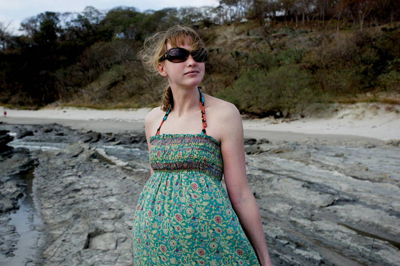 成年人,中年人,头发,一个人,站,横图,室外,特写,白天,正面,度假,尼加拉瓜,仅一个女性,仅一个人,自然,太阳镜,仅一个中年女性,金色,个性,摄影,女人,女性,中年女性,海滩,岩石,半身,彩图