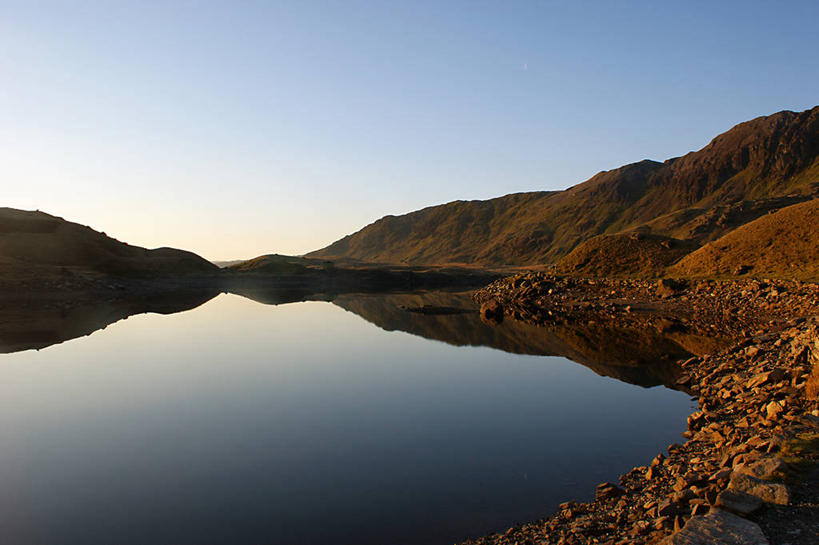无人,横图,室外,白天,湖,美景,山,山脉,英国,欧洲,对称,反射,景观,风景,自然,景色,摄影,宁静,西欧,自然风光,大不列颠,威尔士,大不列颠及北爱尔兰联合王国,万里无云,大不列颠及爱尔兰联合王国,威尔士公国,格温内思郡,岩石,彩图,大不列颠王国,大英帝国,联合王国,日不落帝国,卡纳芬城堡