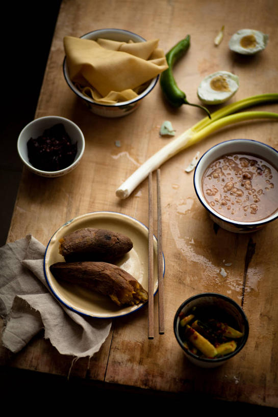 豆腐,无人,竖图,室内,特写,早餐,桌子,黄瓜,洋葱,纺织品,北京,鸡蛋,粥,首都,凌乱,饮食,盘子,碗,摄影,多样,清新,玉葱,北京市,荷兰葱,圆葱,洋葱头,球葱,甘薯,葱头,彩图