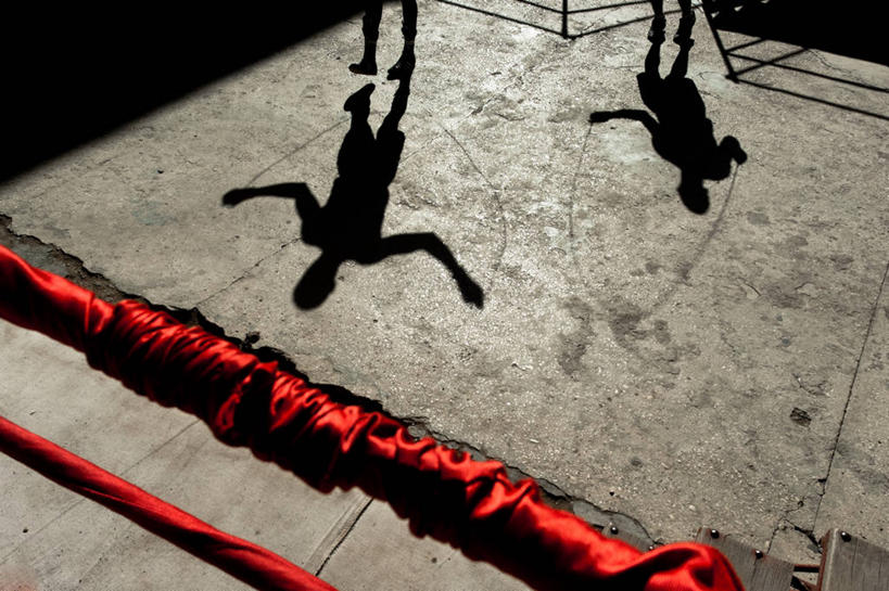 成年人,一个人,两个人,跳,横图,室内,运动,竞争,拳击,古巴,仅一个男性,仅一个人,阴影,首都,仅一个年轻男性,绳子,摄影,拉丁美洲,哈瓦那,技能,男人,男性,年轻男性,年轻人,彩图