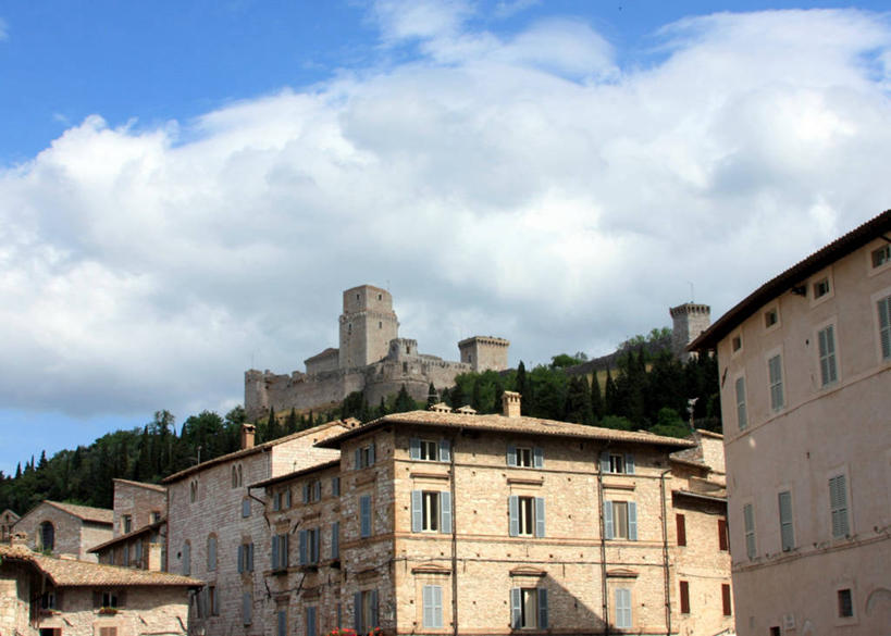 无人,横图,室外,白天,仰视,度假,美景,窗户,城市风光,城市,建筑,意大利,阴影,城堡,屋顶,景观,历史,娱乐,树,天空,享受,休闲,景色,放松,摄影,宁静,阿西西,彩图,低角度拍摄