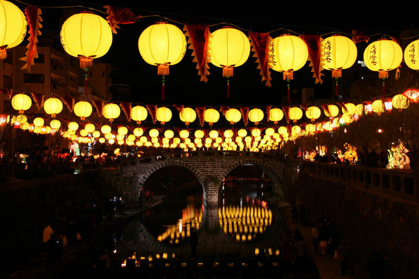 无人,横图,室外,夜晚,河流,城市,建筑,照明,长崎,日本,日本文化,反射,灯笼,纸灯笼,拱门,联系,石墙,拱桥,灯具,运输,摄影,照亮,照明设备,传统节日