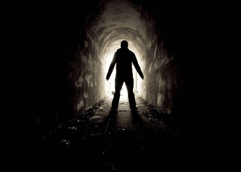 一个人,站,横图,室内,白天,神秘,英国,仅一个男性,朦胧,模糊,隧道,光,背面,摄影,剪影,逆光,苦尽甘来