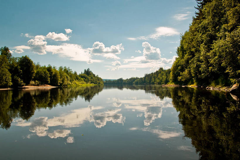 无人,横图,室外,白天,旅游,度假,河流,美景,森林,水,瑞典,反射,地形,景观,流水,云,娱乐,树,风景,天空,自然,享受,休闲,景色,放松,摄影,宁静,自然风光,斯堪狄纳维亚半岛