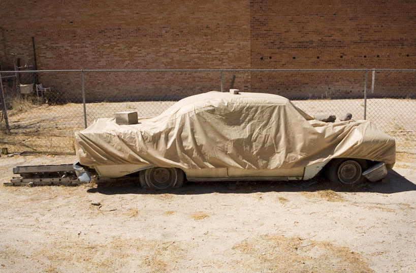 无人,横图,室外,白天,汽车,美国,废弃,覆盖,栅栏,机动车,运输,摄影,肮脏,报废,停止,废物,亚利桑那,丢弃,暂停,放弃,抛弃,停滞,图森市,邋遢,龌龊,污秽,摈弃,屏弃,摈斥,摒除