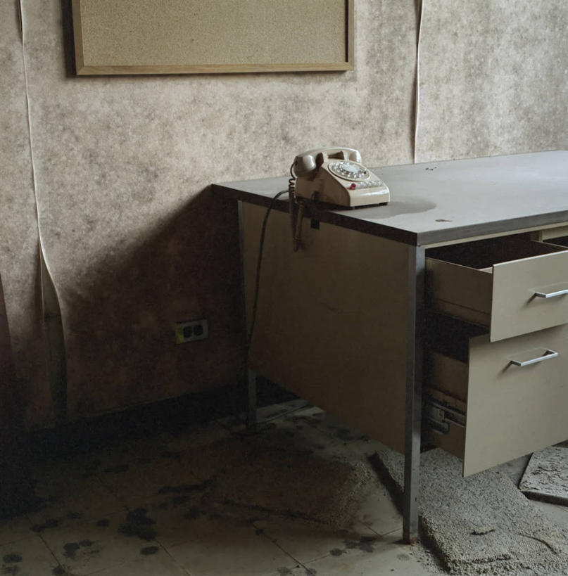 无人,竖图,室内,白天,通讯,技术,家具,抽屉,美国,金属,联系,书桌,打开,摄影,北美,北美洲,开启,美洲,问题,毁灭,亚特兰大,乔治亚州,北亚美利加洲,亚美利加洲,电话机,座机,美利坚合众国