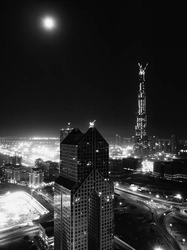 无人,竖图,室外,夜晚,度假,建筑业,美景,城市风光,城市,建筑,摩天大楼,景观,月亮,光亮,娱乐,天空,建筑工地,享受,休闲,办公大楼,景色,放松,摄影,生长,照亮,阿拉伯联合酋长国,迪拜,发展,迪拜塔,进展,阿拉伯,旅行,广角拍摄