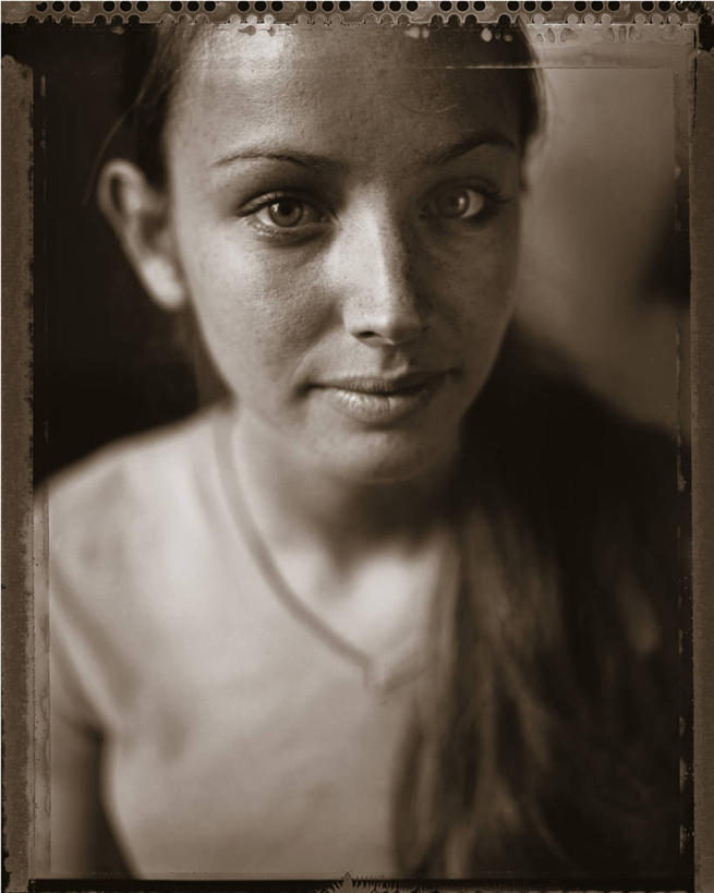 西方人,成年人,脸,头,脸颊,一个人,坐,微笑,竖图,阶调图片,室内,特写,正面,满意,幸福,信心,欧洲,美国,欧洲人,仅一个年轻女性,仅一个女性,仅一个人,休闲装,肩膀,衣服,个性,摄影,亚利桑那,肖像,旗杆市,年轻女性,女人,女性,白种人,年轻人,头部,长发,脸部,脸蛋,面部