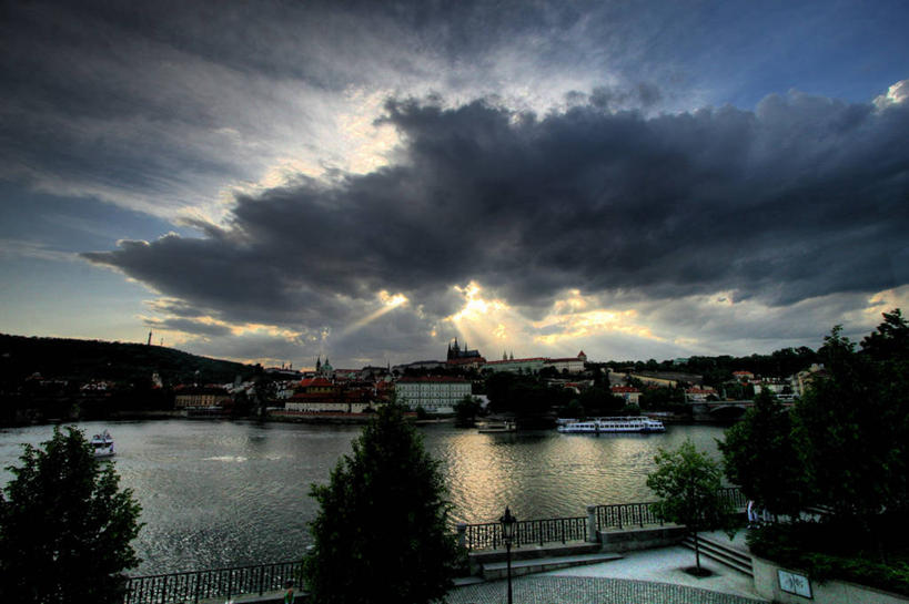 无人,横图,室外,度假,美景,多云,城市风光,城市,建筑,欧洲,捷克,景观,乌云,首都,娱乐,享受,休闲,景色,放松,摄影,剪影,中欧,捷克共和国,波西米亚,布拉格,赫拉德卡尼城堡,伏尔塔瓦河,彩图