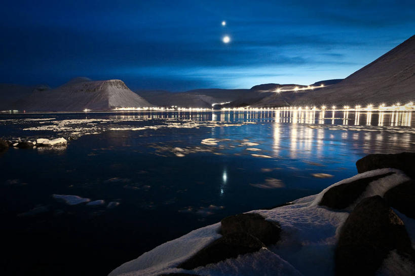 无人,横图,室外,旅游,度假,海洋,湖,美景,山,水,城市风光,城市,建筑,路灯,欧洲,冰岛,景观,月亮,光亮,娱乐,风景,天空,黄昏,享受,休闲,景色,放松,摄影,宁静,照亮,照明设备,北欧,冰岛共和国,彩图,西峡湾区