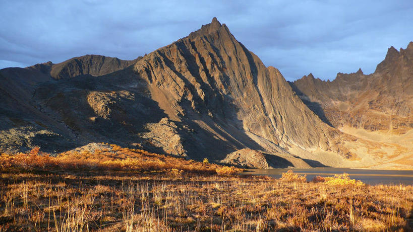无人,横图,室外,白天,山,公路,日光,加拿大,地形,风景,摄影,宁静,岩层,育空地区,岩石,彩图,旅行
