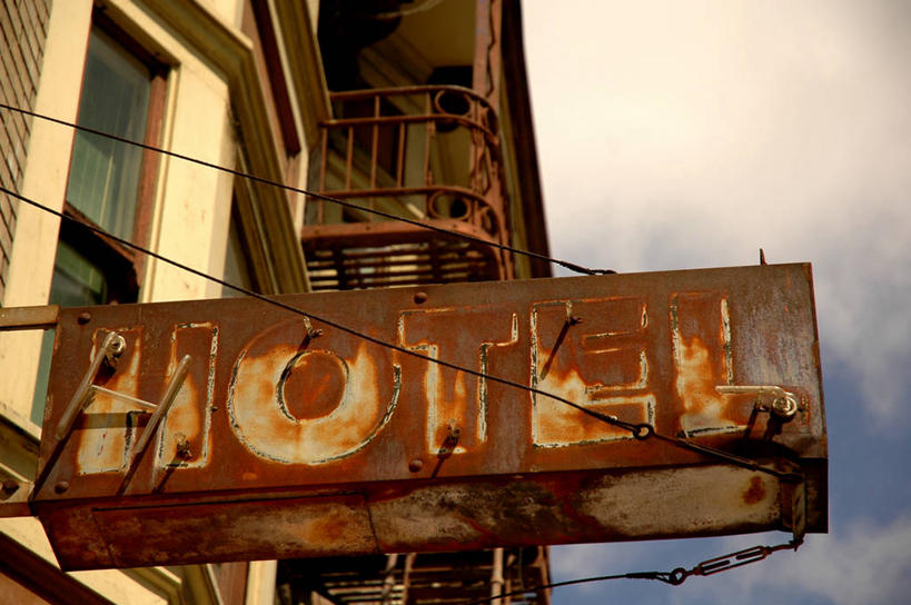 无人,横图,室外,白天,仰视,酒店,指示牌,美国,生锈,标志,文字,标识,摄影,英文字母,腐蚀,侵蚀,加利福尼亚,旧金山,腐化,锈迹斑斑,大写字母,彩图,低角度拍摄,旅行,掉色,过去