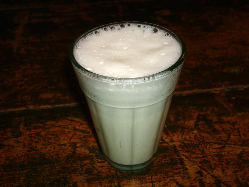 牛奶,无人,横图,室内,特写,白天,桌子,德国,木制,汉堡,饮食,饮料,一个,摄影,单个,清新,热饮,健康食物,玻璃杯,彩图,咖啡馆