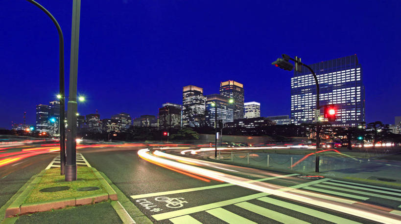 无人,横图,室外,夜晚,长时间曝光,天际线,城市,道路,建筑,街道,路,摩天大楼,公路,照明,东京,日本,日本文化,交通,首都,灯,灯具,摄影,尾灯,宁静,照亮,照明设备,前照灯,前大灯,车前灯,丸之内,金融区,马路,彩图