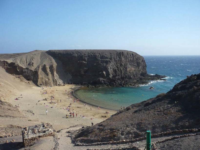 横图,俯视,室外,白天,留白,度假,海洋,西班牙,海岸线,悬崖,摄影,宁静,万里无云,兰萨罗特岛,大西洋群岛,海滩,岩石,彩图,高角度拍摄