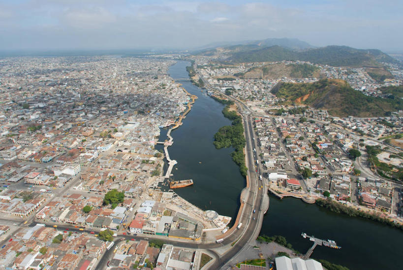 无人,横图,俯视,航拍,室外,白天,度假,河流,美景,水,城市风光,城市,建筑,路,公路,船,客轮,厄瓜多尔,弯曲,景观,桥,首都,娱乐,水泥,享受,休闲,景色,放松,运输,摄影,鸟瞰,客船,里约热内卢,瓜亚基尔,彩图,高角度拍摄