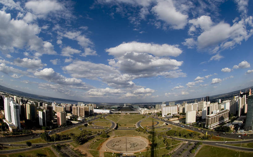 无人,横图,俯视,航拍,室外,白天,鱼眼镜头,度假,美景,天际线,城市风光,城市,建筑,路,摩天大楼,汽车,巴西,景观,机动车,首都,娱乐,享受,休闲,办公大楼,景色,南美,放松,摄影,南美洲,拉丁美洲,鸟瞰,美洲,巴西联邦共和国,首府,亚美利加洲,南亚美利加洲,联邦区,巴西利亚,巴西里亚,巴西文化,彩图,高角度拍摄,旅行