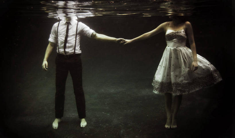 西方人,成年人,两个人,横图,水下,水,欧洲,美国,欧洲人,分离,休闲装,摄影,部分,马里布,年轻男性,年轻女性,白种人,年轻人,手牵手,彩图,爱,伴侣