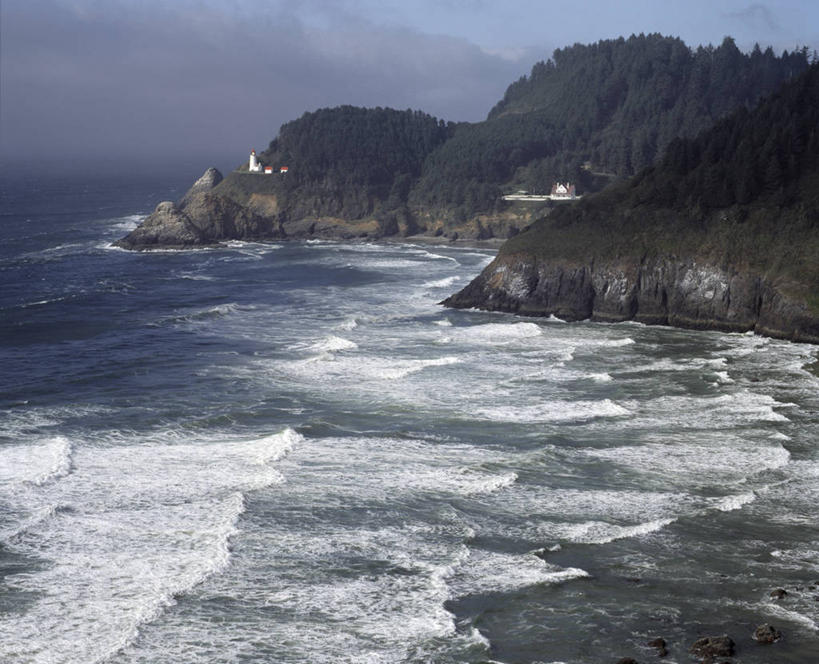 无人,横图,室外,海洋,树林,多云,道路,美国,信息,地形,海岸线,悬崖,灯塔,交通,方向,风景,波浪,摄影,引导,指导,指引,宁静,岩层,海景,俄勒冈州,航标,岩石,彩图,导航