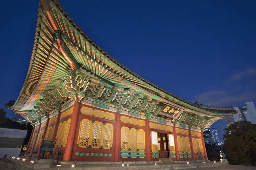 无人,宫殿,横图,室外,夜晚,仰视,旅游,度假,建筑,首尔,韩国,屋顶,首都,历史,地标建筑,摄影,照亮,万里无云,德寿宫,朝鲜半岛,彩图,低角度拍摄,旅行,传统文化