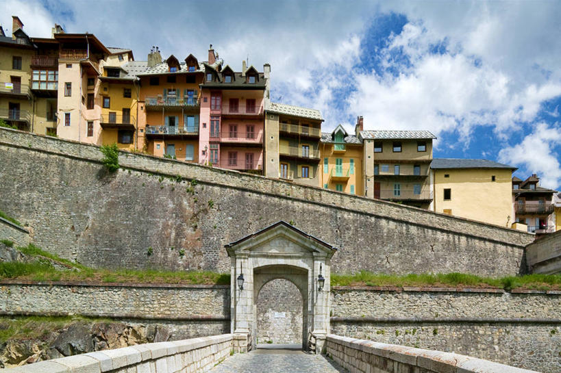 无人,横图,室外,白天,城市,建筑,法国,欧洲,大门,墙,云,城镇,桥,联系,天空,地标建筑,摄影,普罗旺斯,地中海文化,法国文化,上阿尔卑斯省,彩图,联合国教科文组织