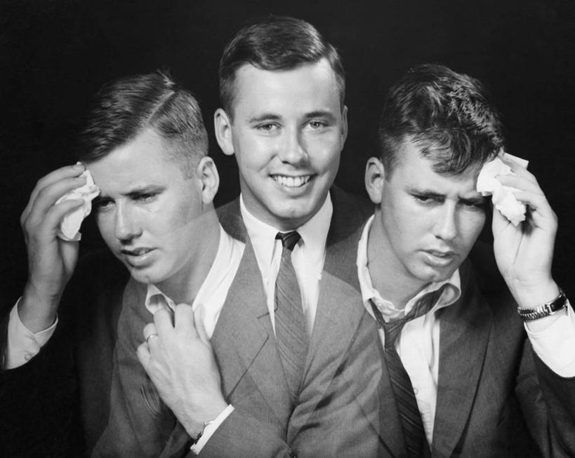 西方人,成年人,前额,一个人,病人,微笑,横图,黑白,室内,特写,衬衫,幸福,重复,欧洲,欧洲人,仅一个男性,仅一个人,正装,领带,手帕,仅一个年轻男性,人体,摄影,腕表,痛苦,肖像,问题,发热,汗液,男人,男性,年轻男性,白种人,年轻人,半身