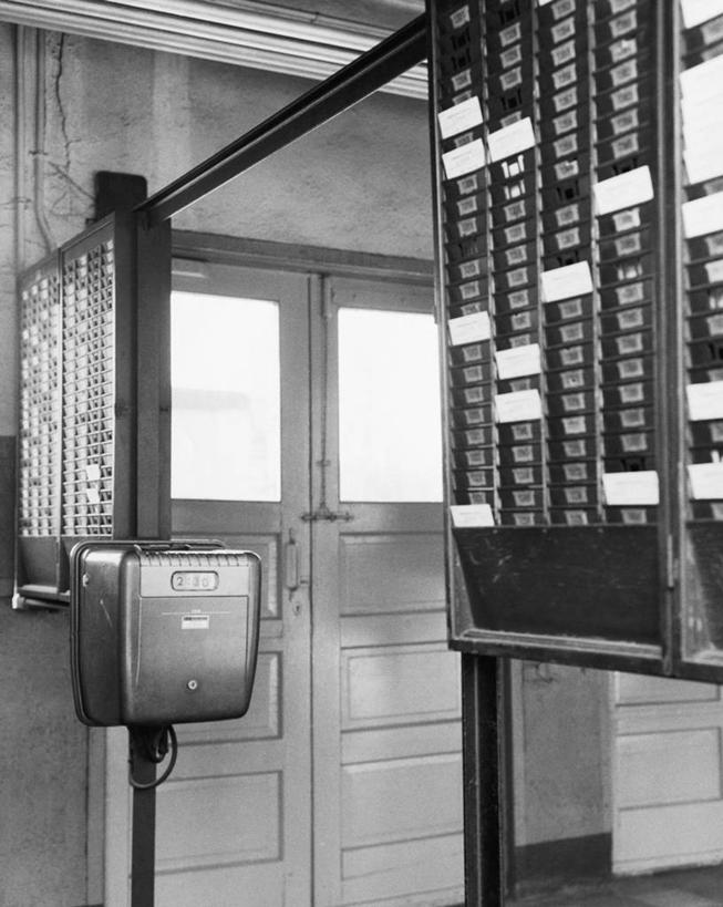 无人,办公室,竖图,黑白,室内,特写,商务,门,静物,纸牌,许多,关闭,时间,支架,很多,图像,摄影,巨大,庞大,生活方式,控制,企业,公司,封闭,宏大,硕大,伟大,钟,打卡器,例行公事