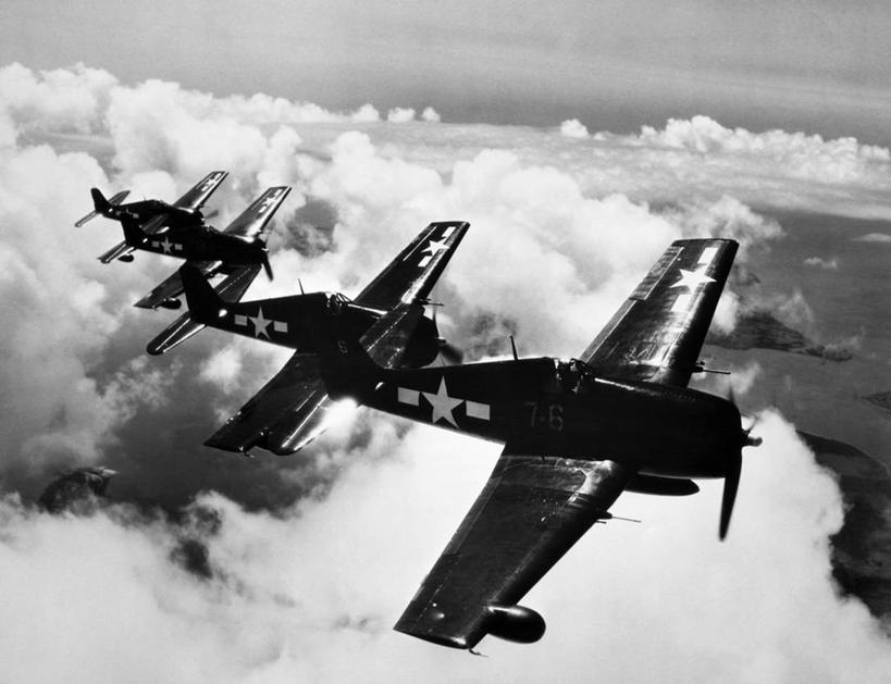 无人,横图,俯视,黑白,室外,白天,风,飞机,一排,整齐,军事,云,高处,飞,排列,运输,角度,摄影,飞行器,战斗机,队列,军用机,特技,高角度拍摄,编队飞行