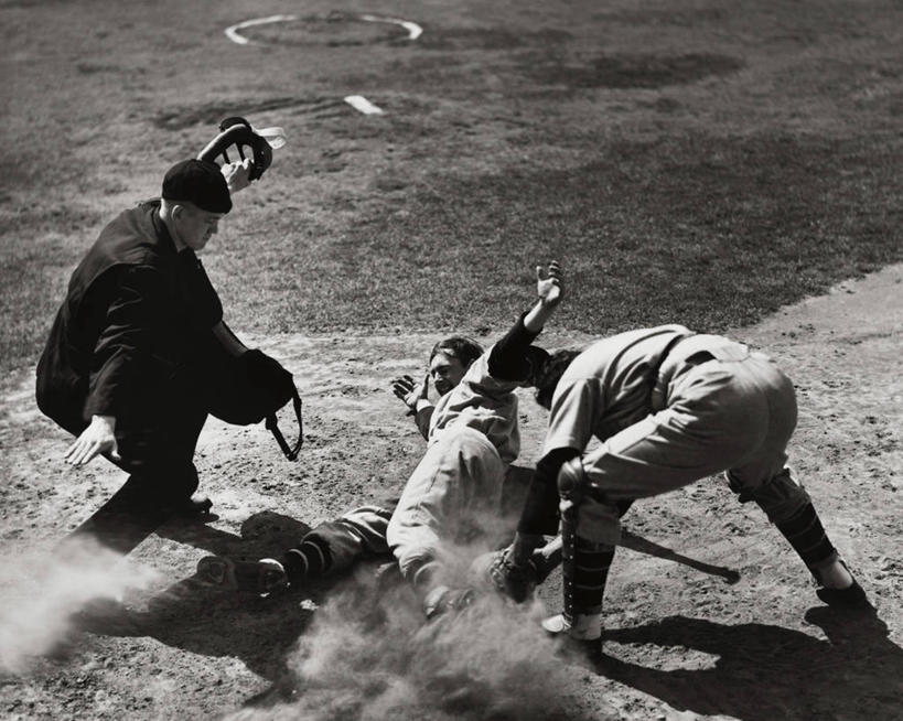 西方人,成年人,三个人,人群,同事,运动员,棒球运动员,运动场,举,横图,俯视,室外,白天,运动服,成功,运动,合作,团队,集体,信心,竞争,棒球,欧洲,欧洲人,裁判,垒,伸展,弯腰,滑,棒球场,球场,竞技运动,接球手,注视,场地,队伍,背面,观察,看,手势,托,保险箱,活力,决定,力量,伸手,人体,角度,摄影,观看,察看,领导,住房,成就,关注,棒球服,决心,努力,合伙,领袖,得分,技能,男人,年轻男性,白种人,年轻人,手臂,体育运动员,运动选手,举起,举手,举着,向上举,向上伸,向上托,张开手臂,彩图,高角度拍摄,本垒,打手势