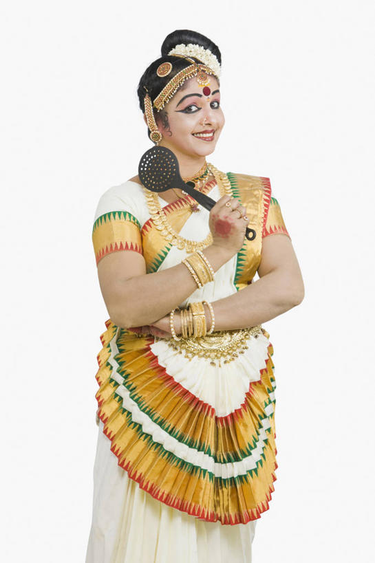 成年人,中年人,老年人,一个人,微笑,竖图,白色背景,快乐,印度,仅一个女性,仅一个人,神话,白色,仅一个中年女性,摄影,幽默,肖像,反差,印度文化,喀拉拉邦,印度教,女人,女性,中年女性,印度人,舞者,彩图,影棚拍摄,传统服装,传统文化