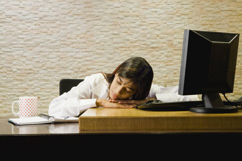 成年人,头发,一个人,商务人士,商务女性,办公室,坐,横图,室内,白天,衬衫,商务,懒惰,显示器,技术,印度,仅一个年轻女性,仅一个女性,仅一个人,套装,服装,文件,办公用品,杯,书桌,衣服,黑色,马克杯,靠,靠着,休息,疲倦,摄影,服饰,疲劳,疲惫,衣着,企业,公司,穿着,商务装,困乏,计算机设备,工薪阶层,疲乏,委顿,疲困,疲顿,疲钝,倦怠,怠倦,接待员,衣饰,马哈拉施特拉邦,孟买,厌倦,年轻女性,女人,女性,印度人,年轻人,白领,上班族,闭着眼睛,睡觉,半身,彩图,美人,白日梦