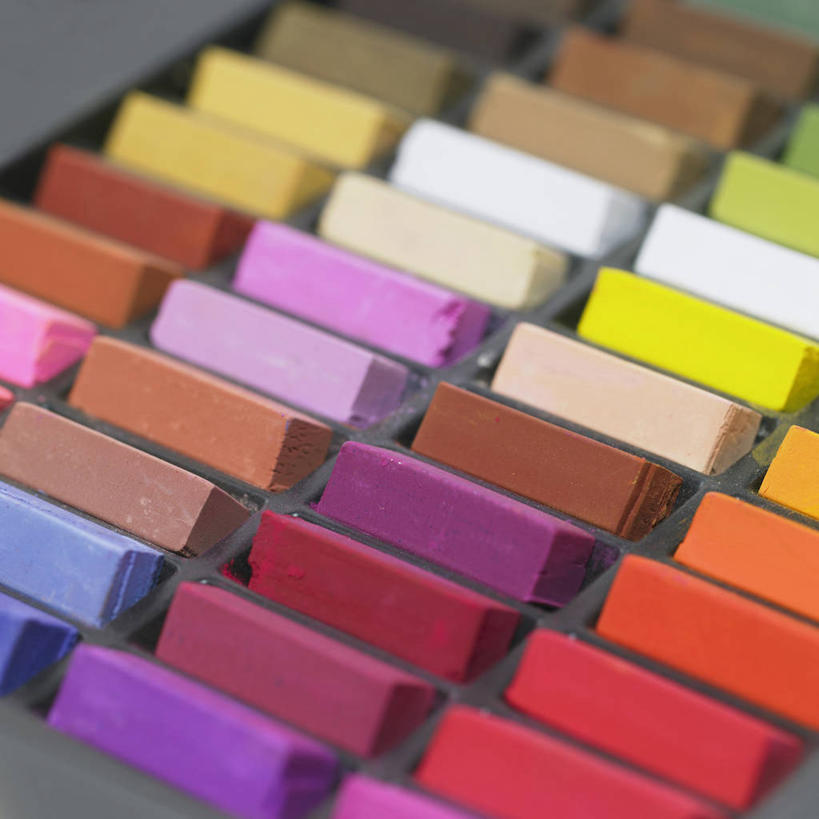 无人,方图,俯视,室内,特写,白天,静物,一排,许多,阴影,整齐,并列,并排,反射,笔,工具,影子,很多,排列,粉笔,学习用品,文具用品,队列,平行,白垩,彩图,高角度拍摄