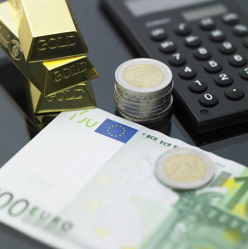 无人,竖图,俯视,室内,特写,白天,爱情,奢侈,钱,计算器,桌子,静物,珠宝,一堆,阴影,堆叠,堆积,朦胧,模糊,反射,计算,科学,金属,钱币,影子,办公用品,书桌,黄金,课桌,钞票,金融,金条,理财,纸币,财务,韩币,经济,堆,昂贵,贵重,数学,坚定,流通,纸钞,贸易,信念,贵金属,约定,宝贵,货币,金币,现金,彩图,高角度拍摄,圜,金子