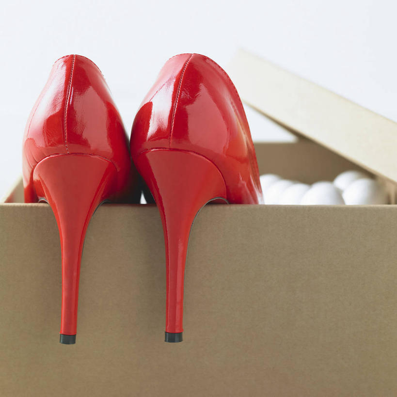 无人,方图,室内,特写,白天,白色背景,正面,高跟鞋,时尚,静物,鞋子,一双,阴影,反射,影子,盒子,红色,容器,摄影,影棚,储藏,储存,时髦,鞋盒,时兴,彩图,影棚拍摄,拍摄,贮存