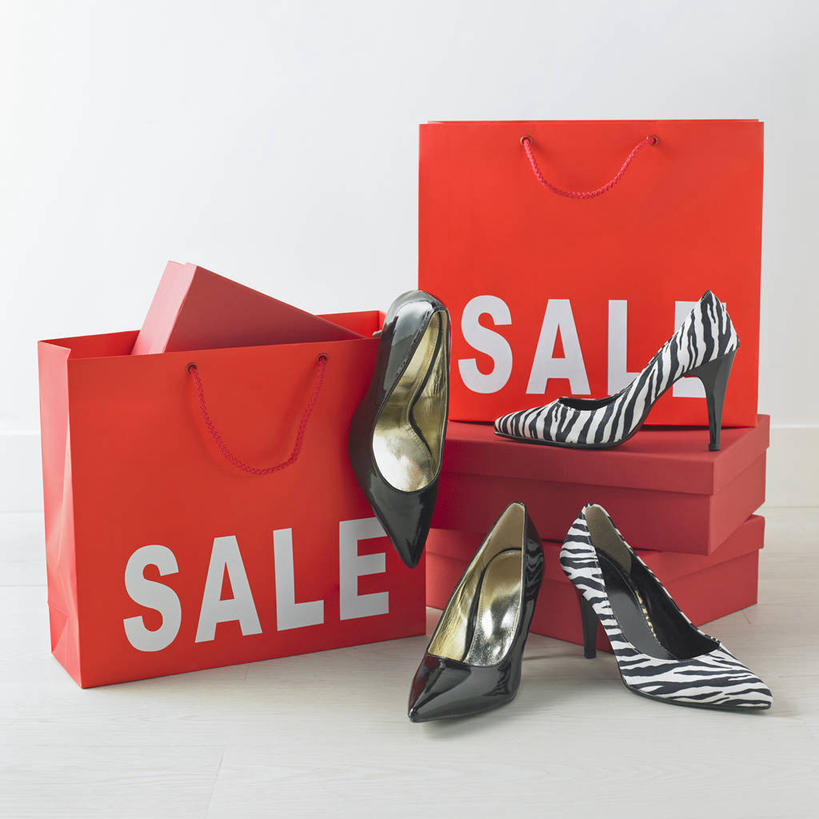 无人,方图,室内,特写,白天,白色背景,正面,高跟鞋,购物,时尚,消费,静物,袋子,鞋子,阴影,反射,英文,包装袋,标志,手提袋,文字,影子,字符,字母,购物袋,标识,盒子,三个,红色,容器,金融,摄影,影棚,储藏,英文字母,储存,购买,时髦,鞋盒,贸易,时兴,彩图,影棚拍摄,拍摄,贮存