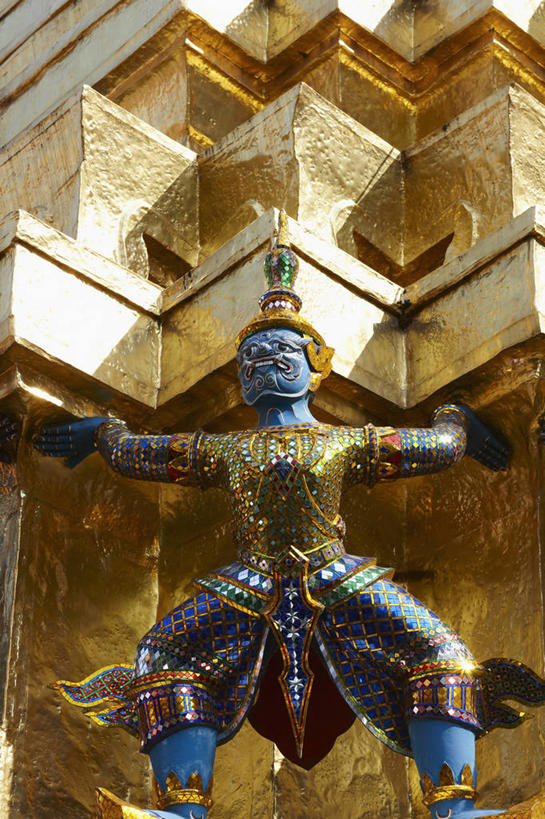 东方人,一个人,无人,寺庙,站,伸展双臂,竖图,室外,白天,仰视,旅游,度假,名胜古迹,标志建筑,地标,建筑,雕塑,泰国,亚洲,仅一个男性,仅一个人,阴影,节日,遗迹,艺术,装饰,光线,雕刻,雕像,影子,黄种人,古迹,文化,文物,娱乐,建设,古建筑,仅一个年轻男性,阳光,工艺品,庙宇,祈祷,站着,享受,休闲,健康,旅游胜地,放松,许愿,宗教,东南亚,佛教,信仰,纪念,祈求,美术,主题,陈列,古文明,泰王国,功能,美学,释教,平安,男人,男性,年轻男性,亚洲人,敞开双臂,伸开双臂,展开双肩,站立,张开手臂,张开双臂,半身,彩图,低角度拍摄,庙,寺