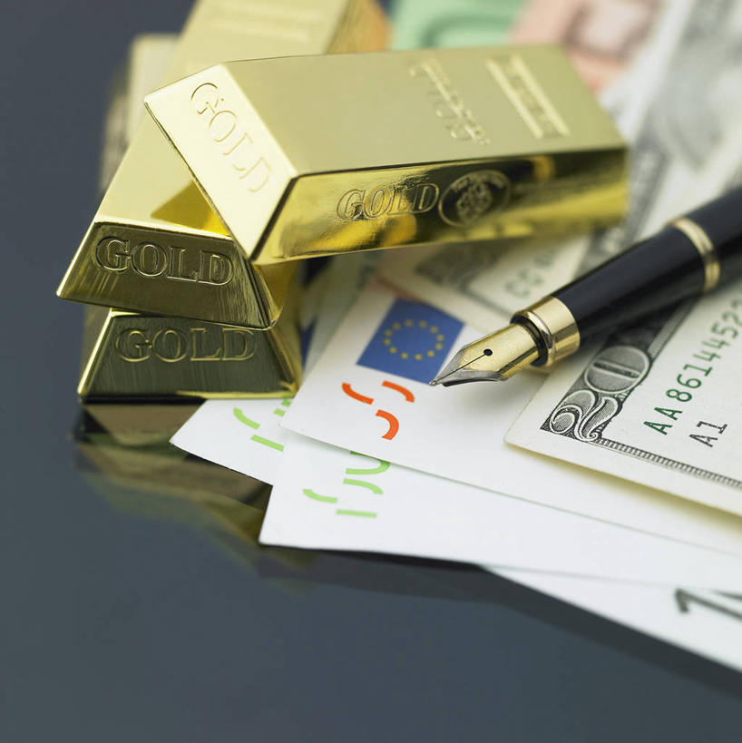 无人,竖图,俯视,室内,特写,白天,爱情,奢侈,钱,美元,桌子,静物,珠宝,一堆,许多,阴影,堆叠,堆积,反射,金属,英文,笔,标志,材料,档案,钱币,文件,文字,影子,纸,字符,字母,办公桌,办公用品,很多,美金,标识,黄金,水笔,文具,三个,学习用品,资料,钞票,金融,金条,纸币,摄影,影棚,经济,堆,英文字母,昂贵,文具用品,一支,贵重,坚定,美圆,文档,流通,纸钞,贸易,信念,贵金属,约定,宝贵,货币,现金,彩图,高角度拍摄,影棚拍摄,拍摄,金子