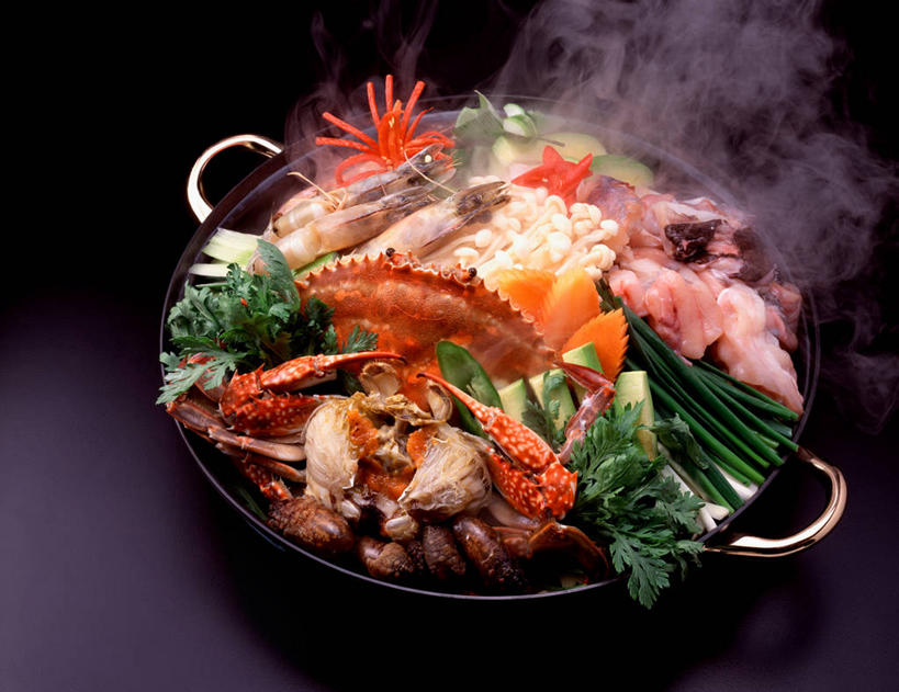 海鲜,蟹,无人,横图,俯视,室内,特写,白天,烹饪,中餐,雾,餐桌,桌子,萝卜,胡萝卜,厨具,一堆,许多,阴影,堆叠,堆积,沸腾,黑色背景,朦胧,模糊,反射,蒸汽,螃蟹,炖锅,锅子,影子,陶瓷,金针菇,菌菇,青椒,香菜,青椒炒肉丝,肉,虾,料理,食品,陶瓷制品,水蒸气,雾气,很多,韩式,蟹肉,菌类,锅,水产,猪肉,菜肴,美食,肉类,海洋生物,食物,一个,黑色,中式,食用菌,摄影,佳肴,影棚,对虾,单个,餐台,锅具,堆,虾肉,气体,真菌,水生动物,海产品,韩国料理,黄萝卜,番萝卜,水生物,肉食,海底动物,韩国菜,韩式料理,烹饪用具,大椒,胡菜,香荽,原荽,园荽,芫荽,豚肉,蒸发,菜椒,胡荽,莞荽,芫茜,芫蓿,莚葛草,莚荽菜,构菌,金菇,毛柄金钱菌,银针菇,智力菇,甲壳动物,烹调用具,甜椒,柿子椒,红萝卜,甘荀,灯笼椒,烹调,彩图,高角度拍摄,影棚拍摄,拍摄,丁香萝卜,胡芦菔金,金笋