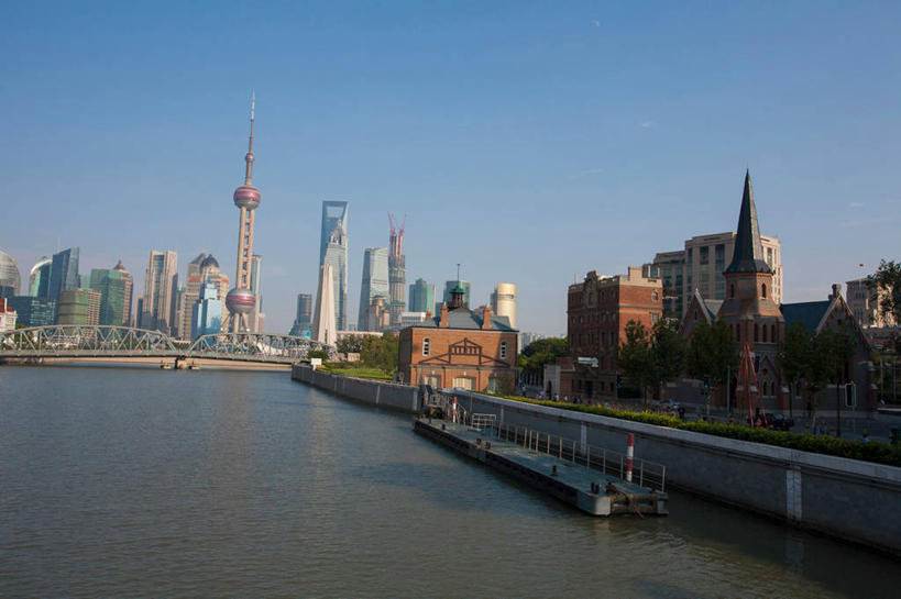 无人,高楼大厦,教堂,横图,室外,白天,正面,度假,技术,美景,植物,城市风光,标志建筑,城市,大桥,大厦,地标,建筑,摩天大楼,桥梁,上海,中国,亚洲,阴影,节日,光线,影子,景观,云,云朵,建筑群,塔,桥,云彩,文化,娱乐,设备,建设,东方明珠,浦东,拱桥,树,树木,施工,蓝色,绿色,白云,蓝天,天空,阳光,自然,建筑工地,外滩,天,祈祷,享受,休闲,健康,机械,起重机,景色,放松,许愿,宗教,环球金融中心,信仰,拱形,生长,晴朗,成长,纪念,祈求,申,工程,电视塔,信念,黄浦区,金融中心,陆家嘴,陆家嘴金融贸易区,浦东新区,浦西,上海环球金融中心,苏州河,外白渡桥,外滩源,东亚,东方明珠广播电视塔,东方明珠电视塔,上海市,中华人民共和国,沪,华东地区,地盘,建筑地盘,施工地盘,环球金融中心大厦,平安,晴空,彩图,大教堂,大楼,高层建筑,高楼,工地,礼拜堂,摩天楼,花园桥,威尔斯桥,东方明珠塔,钢拱桥,新天安堂