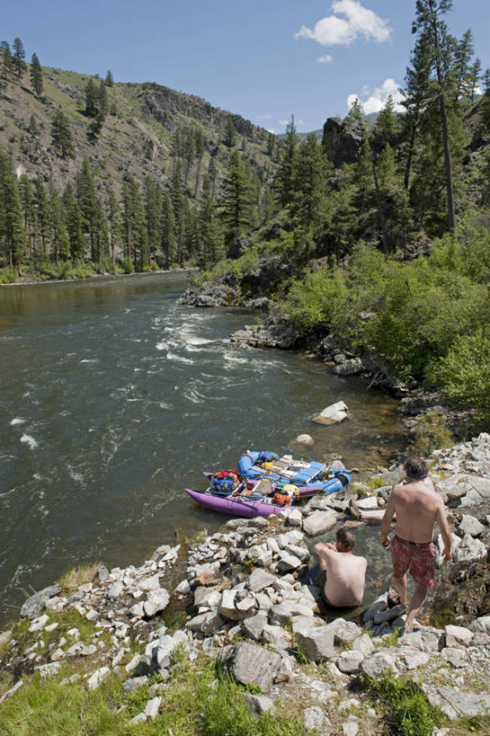 成年人,竖图,室外,旅游,度假,自由,河流,水,船,美国,极限运动,摄影,活动,漂流,桨,男人,彩图,旅行