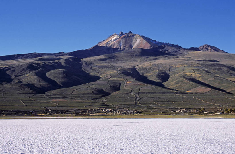 无人,横图,室外,火山,山,山脉,玻利维亚,乡村,盐,石墙,社区,南美,摄影,巨大,庞大,拉丁美洲,盐湖,宏大,硕大,伟大,安地斯山脉,地质学,盐滩,乌尤尼盐湖,活火山,彩图,名声
