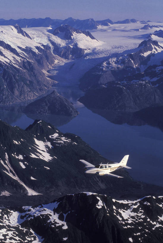 成年人,横图,室外,湖,山,山脉,水,飞机,美国,地形,鱼类,运输,摄影,活动,飞行器,北美,国家公园,户外活动,男人,男性,休闲活动,彩图,钓鱼