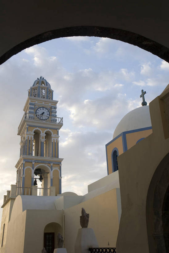 竖图,室外,旅游,海洋,火山,水,建筑,酒店,希腊,欧洲,岛,悬崖,城镇,人行道,台阶,白色,风景,陡峭,摄影,住房,基克拉迪群岛,圣托里尼岛,地中海文化,骡子,发展,希腊共和国,驴子,下移,基克拉泽斯群岛,海滩,活火山,彩图,旅行,海上运输