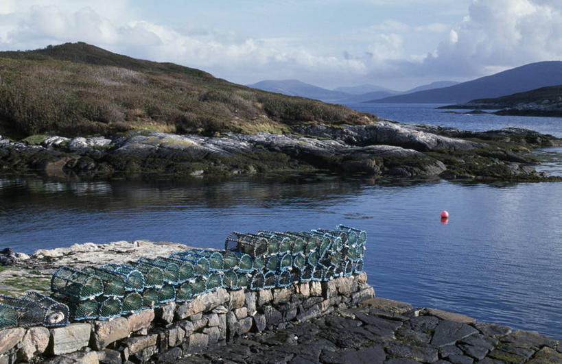 无人,横图,室外,渔业,山,山脉,水,地形,海岸线,苏格兰,摄影,外赫布里底群岛,岩石,彩图,海港,龙虾笼