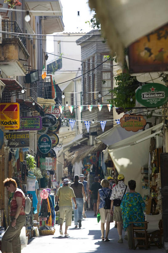竖图,旅游,街道,希腊,行人,游客,游人,岛,古城,路人,旅客,摄影,西欧,地中海文化,南欧,希腊文化,克里特岛,过客,雷西姆农,彩图