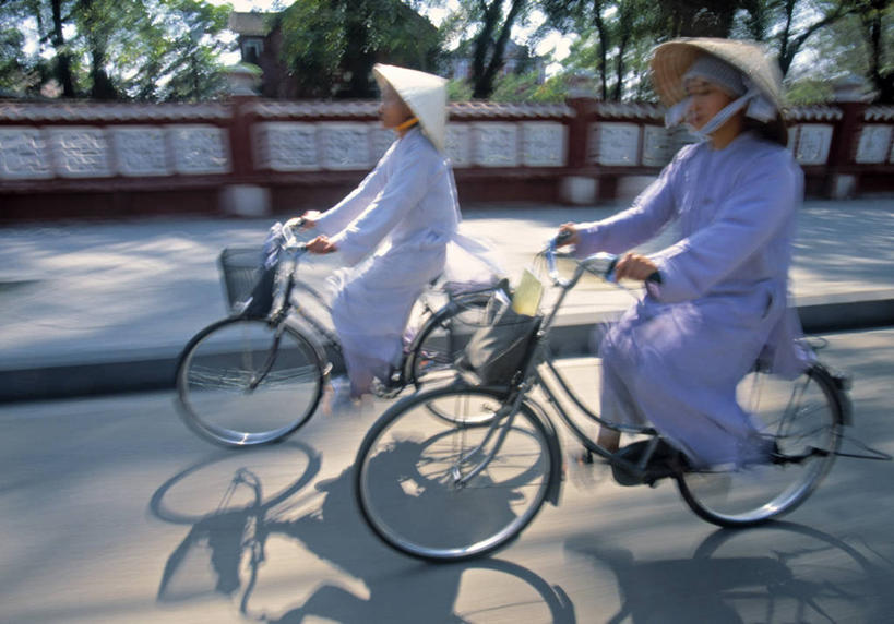 成年人,横图,自行车,柬埔寨,越南,亚洲,车,脚踏车,骑,交通工具,骑车,摄影,东南亚,载具,女人,彩图,顺化