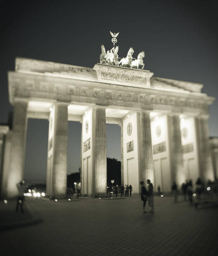 广场,竖图,黑白,室外,夜晚,旅游,城市,德国,欧洲,首都,许多人,柏林,黄昏,一群人,摄影,西欧,德国文化,勃兰登堡大门,巴黎广场