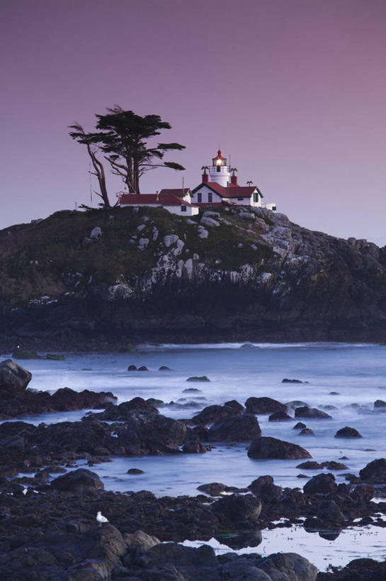 无人,竖图,室外,白天,旅游,道路,美国,信息,海岸线,冬天,灯塔,交通,方向,黄昏,摄影,引导,指引,太平洋,北美,加利福尼亚,海景,航标,美国人,海滩,彩图,旅行,新月城,导航,北加利福尼亚州