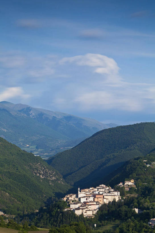 无人,竖图,室外,白天,留白,山,山脉,意大利,欧洲,地形,城镇,摄影,翁布里亚大区,佩鲁贾,彩图